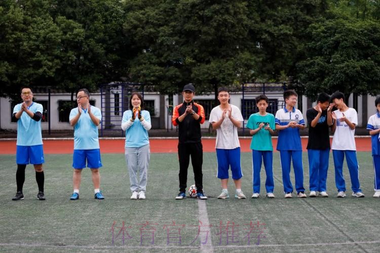 五超联赛走进英德八中 推动校园五人制足球项目蓬勃发展 五超联赛走进英德八中 推动校园五人制足球项目蓬勃发展